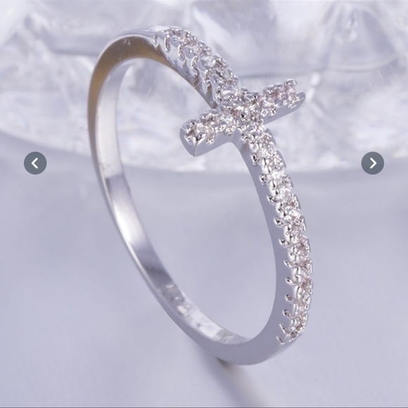 Gorgeous Cross Ring - Picture 4 of 8